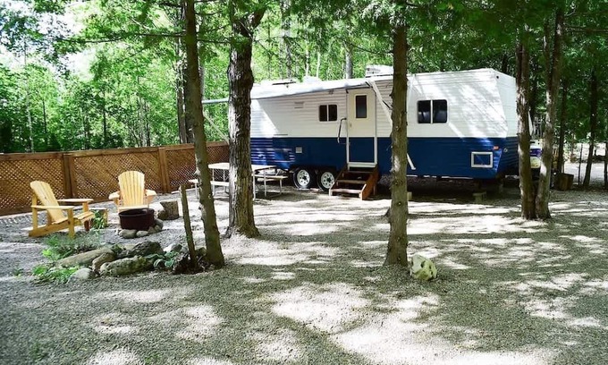 Miller Lake Casa | Renovated RV Near Tobermory & The Grotto