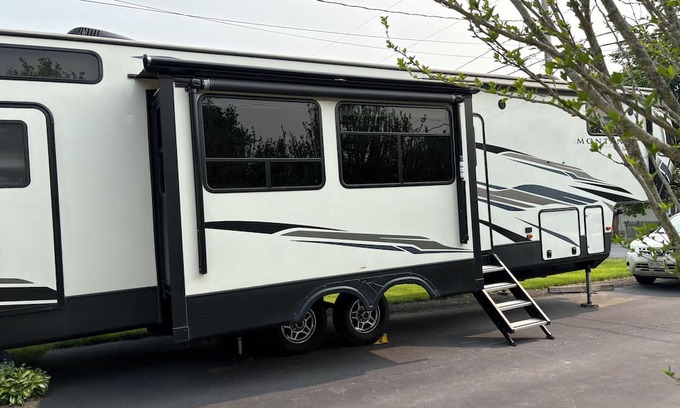 Canandaigua Casa | Canandaigua Lake access via 3 private beaches and park - RV with AC, hot tub