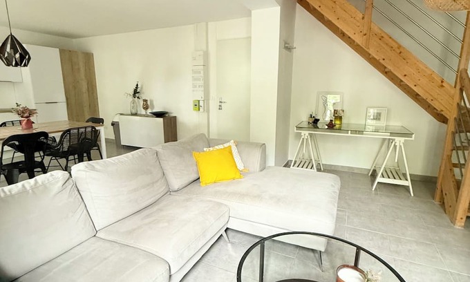 Marsillargues Apartamento | Le Hugo F3 in maison de maître - Charm & conviviality close to town and beaches
