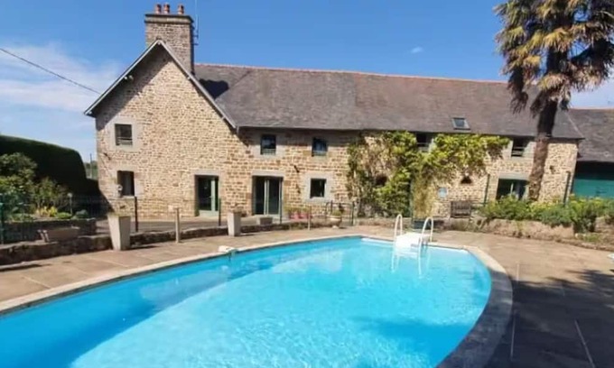 Saint-Quentin-sur-le-Homme Cabaña | Au Mont De La Quintine #Pool and Jacuzzi