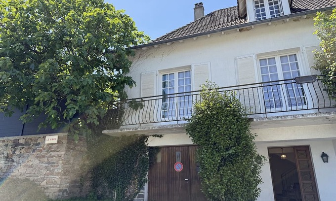 Payzac Casa | Spacious family house in the heart of Payzac with private garden, up to 10 people, pets allowed