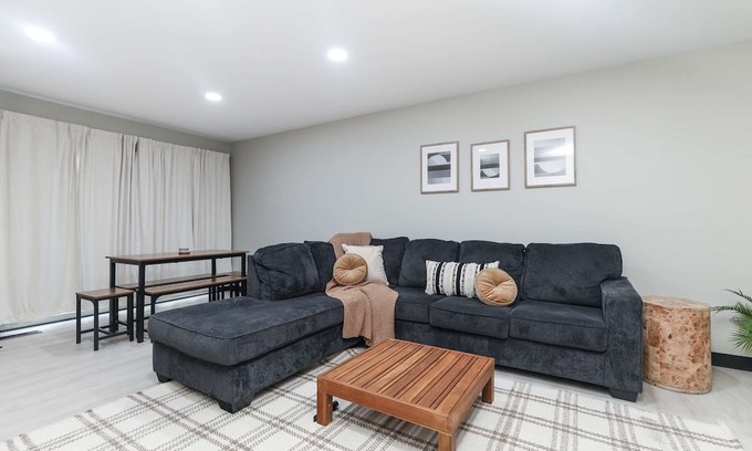 Wichita Casa | Dazzling East Side 3BR 2 BA Coffee/WFI/SMRT TV