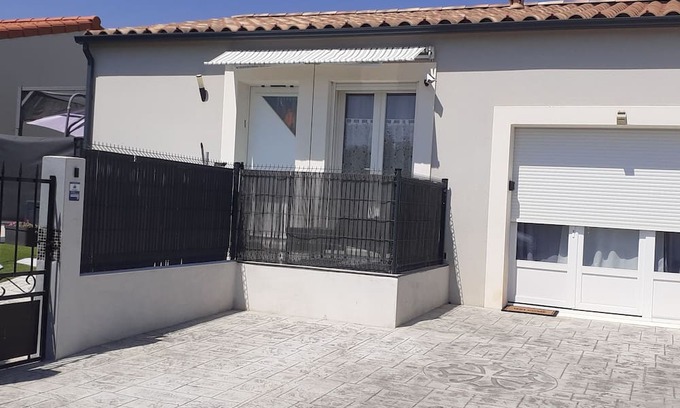 Sigean Apartamento | 21 m2 room at the foot of the vineyards, beach 5kms away, all shops, quiet residence