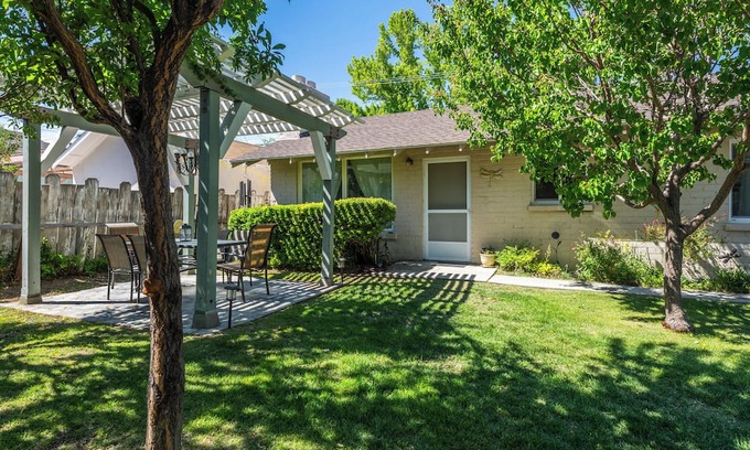 Bishop Casa | Eastern Sierra Guesthouse. Centrally located for all your adventures.