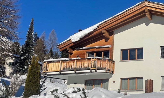 Lenzerheide Apartamento | Cosy apartment for 8 guests with WIFI, TV and balcony