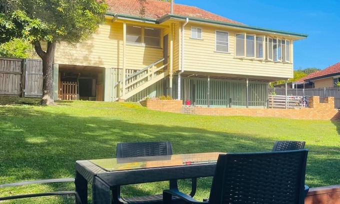 Mount Gravatt Casa | Family-Friendly Home, Walk to Schools & Shops