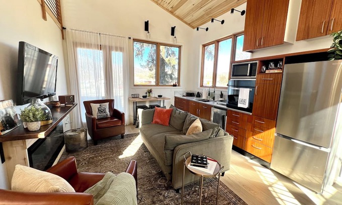 Paonia Casa | Modern Spacious Cosy Retreat in Downtown Paonia with Views
