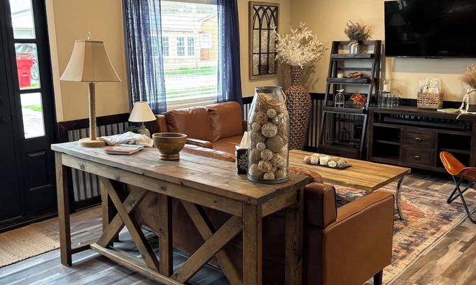 Bass Lake Cabaña | Krueger’s cottage with Lake Acess. Newly remodeled.