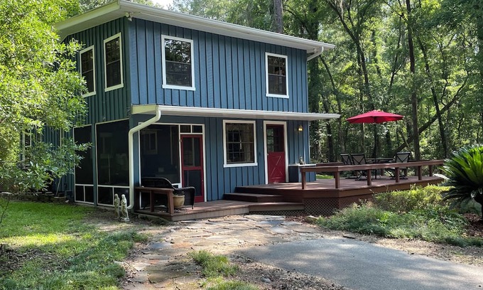 Alachua Casa | A short walk to The Temple of the Universe