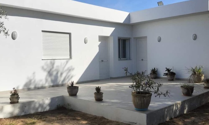 Sakiet Ezzit Casa | Quiet house with garden Pets welcome