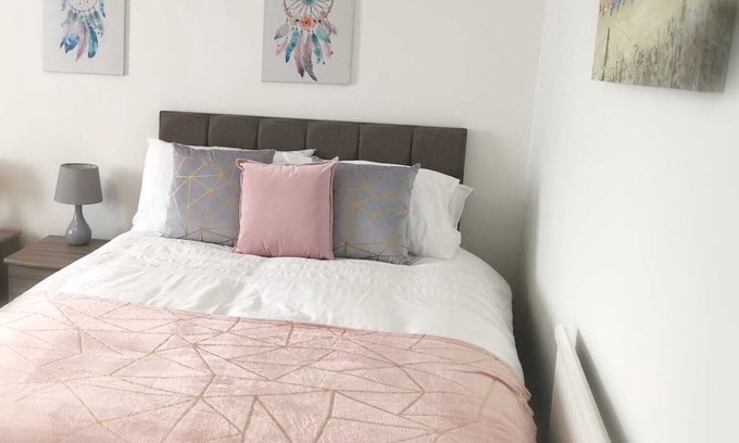 St. Thomas Casa | Parking, Smart TV's in All Rooms, Central Location