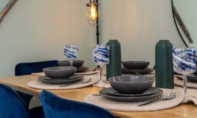 Margam Casa | Parking, 2 Bathrooms, Dining Space & Garden