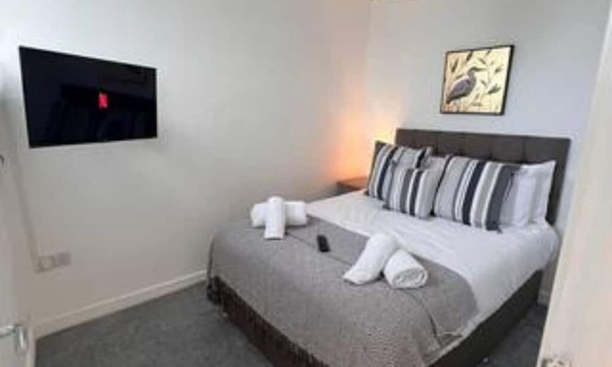 Trelewis Casa | 5 Bedrooms, 2 Bathrooms, 4 Double Rooms