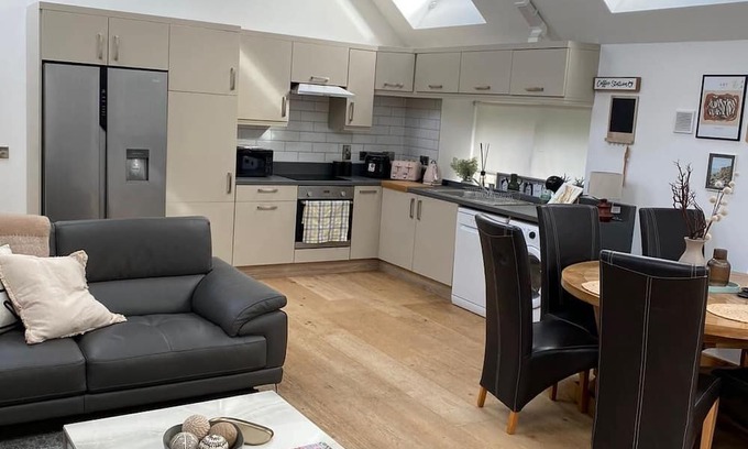 Dublin Cabaña | South Dublin Housing for Contractors - Sleeps 5