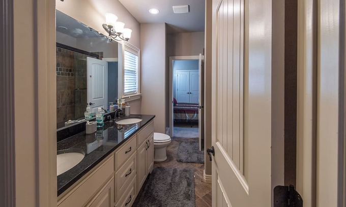 Bentonville Casa | Charming 4-bedroom house in amazing Bentonville with WiFi, AC