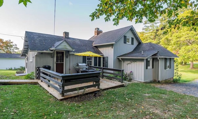 Hot Springs Cabaña | Charming 3-bedroom cottage with WiFi and AC in Hot Springs