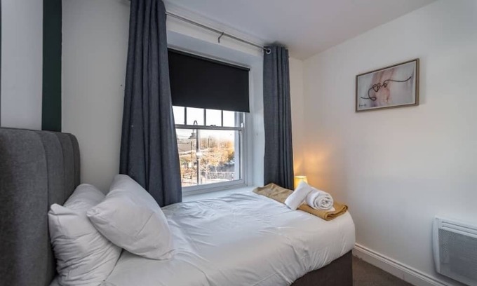 Neath Apartamento | Fully Equipped Kitchen, Double room