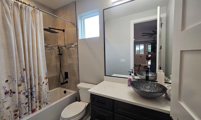 Waterford On Lake Travis Casa | Pet-friendly, upper-level 3-bedroom home with AC, WiFi
