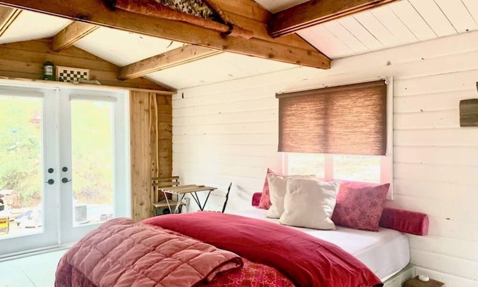 Tete Jaune Cache Cabina | Rustic Mountain Getaway, cozy, couples, mountain views, Mount Robson and Jasper.