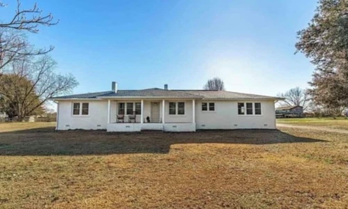Leesville Otro | Farmhouse Escape in Batesburg-Leesville! Lake Murray, SC!