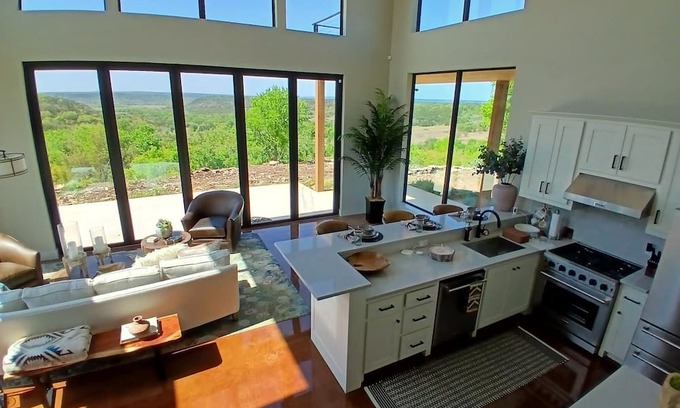 Gordon Casa | Luxury Ranch House on bluff at Palo Pinto Texas ranch