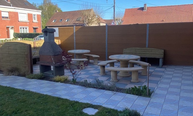 Saint-Amand-les-Eaux Apartamento | Ground floor studio 700 metres from the Thermes de Saint Amand les Eaux thermal baths