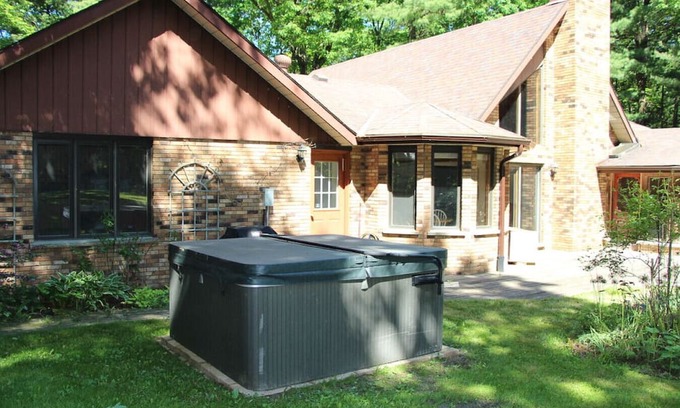 Grand Bend Casa | The Ivey by Sparks Vacations
