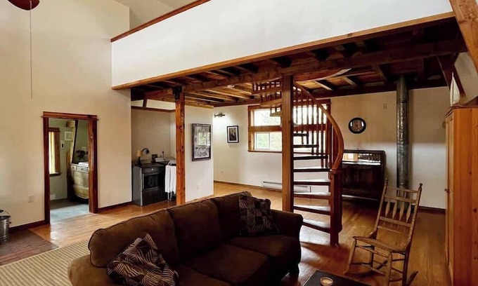 Bozeman Apartamento | Fully Renovated 1800s Red Barn Close to Everything