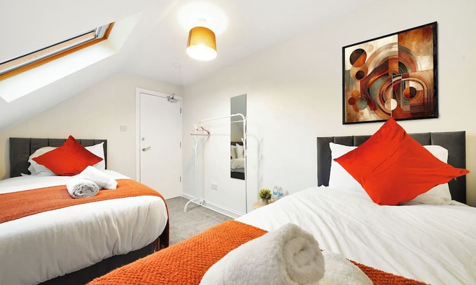 Spencers Wood Apartamento | King Size beds, CCTV parking , Discounts