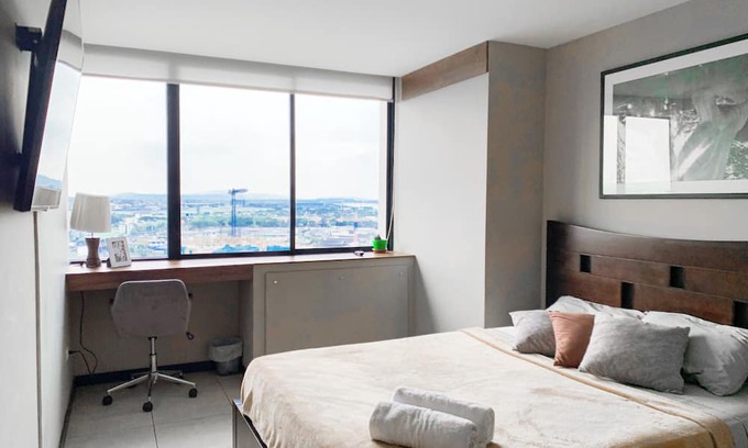 Puerto Santa Ana Apartamento | Cozy 1-bedroom apartment with WiFi, AC & wonderfull views in lovely Guayaquil