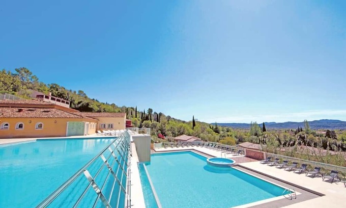 Tourrettes Apartamento | Air-conditioned apartment with swimming pool in a tourist residence in Callian
