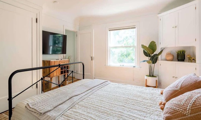 Hosford-Abernethy Casa | 1892 Bohemian Dream Studio in Ladd's Addition