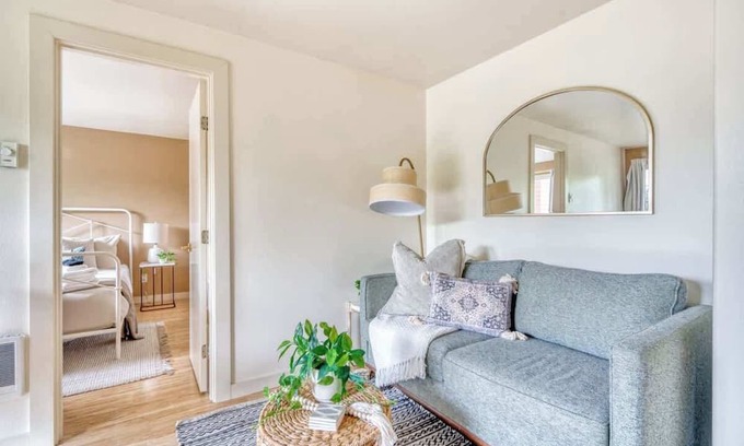 Corbett - Terwilliger - Lair Hill Apartamento | Sunny Urban Oasis | Steps from OHSU & Downtown