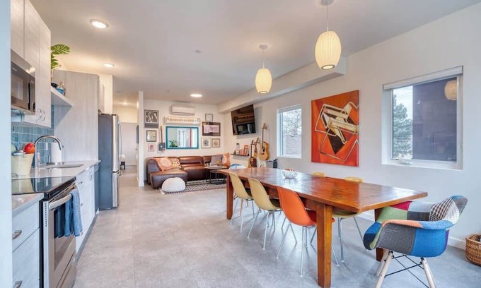Hosford-Abernethy Casa | Vintage Cozy Penthouse at Crossroads ~94 WalkScore