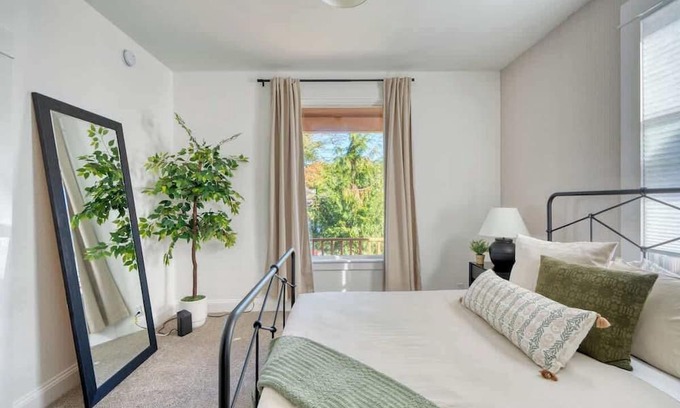 Corbett - Terwilliger - Lair Hill Casa | Haven by the Hill - Downtown & OHSU Proximity!