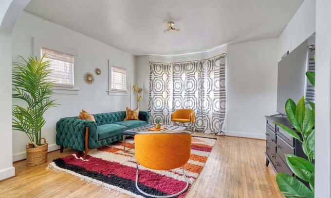 Hosford-Abernethy Apartamento | Lively 2BR Old Hollywood Apt ~ 92 WalkScore