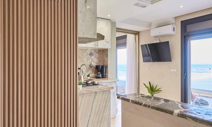 Southern Atlantic Coast Apartamento | Wake to Waves: Stylish 1-Bedroom by the Shore