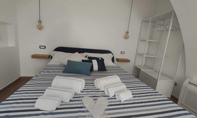 Pontone Casa | Spoil yourself with this charming accommodation and its elegant decor.