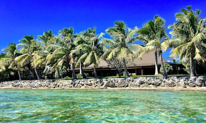 Malolo Lailai Island Casa | Nai Kawakawa 5 Star, Five Bure Waterfront Complex with Swimming Pool Musket Cove
