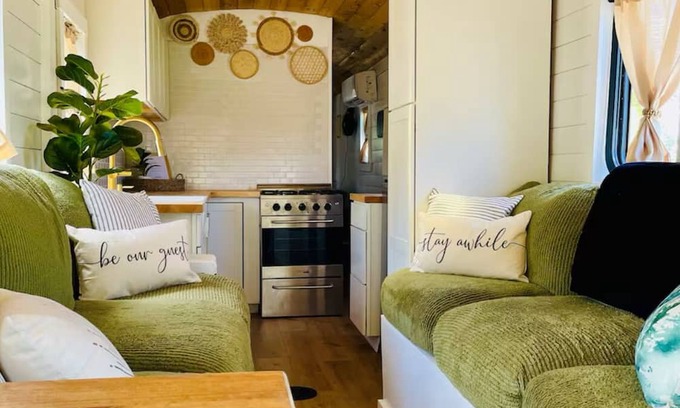 Titusville Casa | Tiny Home School Bus with 1 bedroom and WiFi, AC in charming Titusville