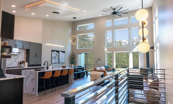 Girdwood Casa | Luxury getaway with Alaskan mountain views