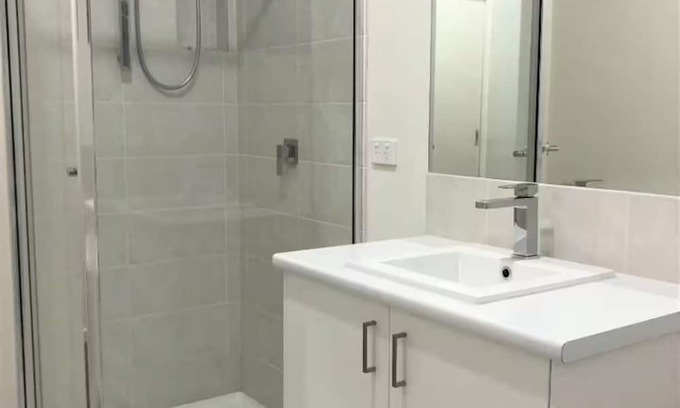 Pakenham Casa | 11 Serenity Home 4-bedroom house with WiFi and AC in delightful Pakenham