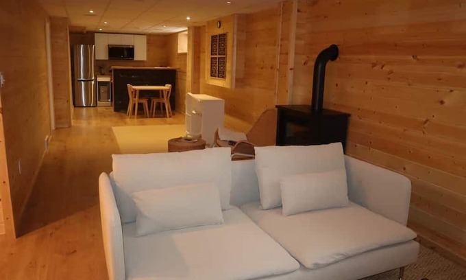 Fort Gary Casa | 1BD Cozy Suite with Office Space near U of M