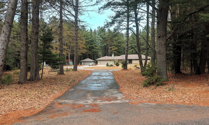 Hazelhurst Casa | Peaceful Pines, 4 bdrm, 3 bath home tucked in just south of Minocqua