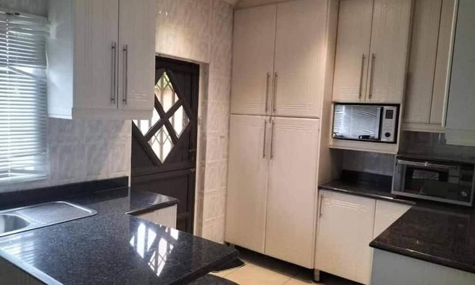 Pietermaritzburg Cabina | Spacious lodge in beautiful Pietermaritzburg with AC, WiFi