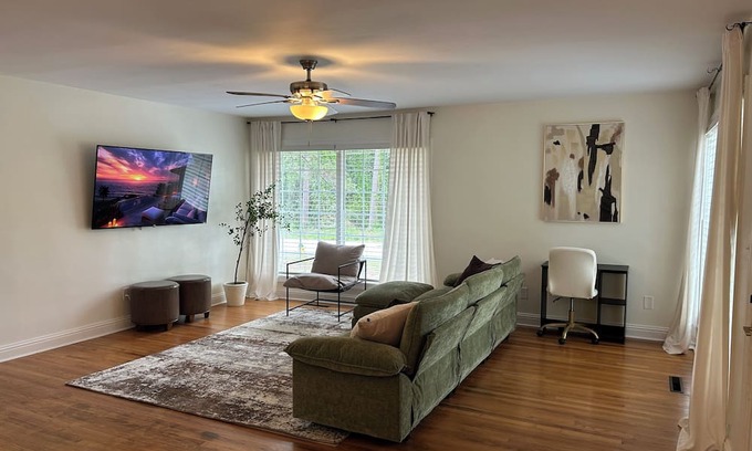 Terry Sanford Casa | Charming 3-bedroom house, 15 min to Fort Bragg!