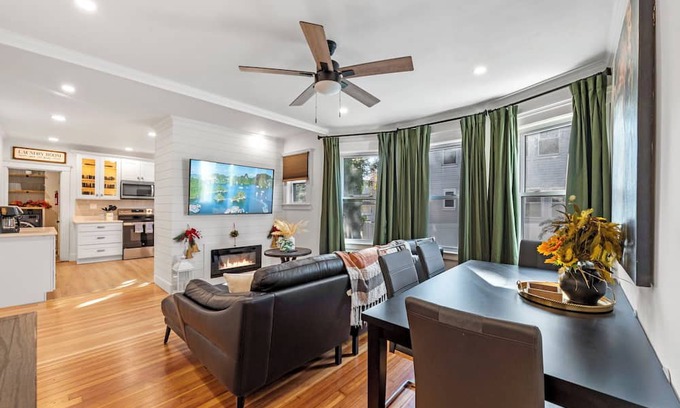 Framingham Condominio | Luxurious 3BR Condo in Suburban Charm & Quick Access to Boston