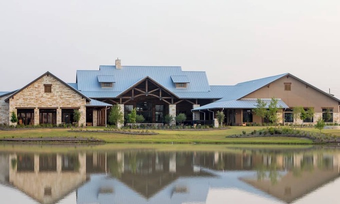 Cypress Casa | Modern Texas Retreat in Towne Lake – Stylish Comfort & Prime Location!