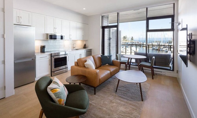 Regional District of Nanaimo Apartamento | Suite 107 - One-Bedroom Oceanview Queen Suite