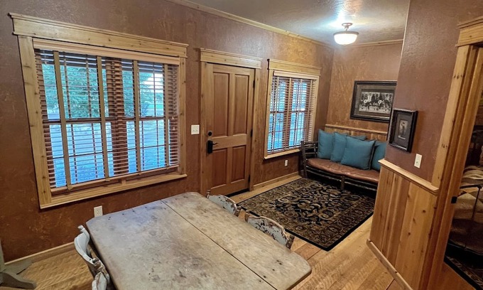 Almo Cabina | Cozy cabin #1 & AC, WiFi in Almo ID by City of Rocks National Park